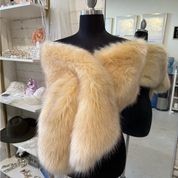 jaxie Accessories - Jaxie Cream Faux Fur Shawl